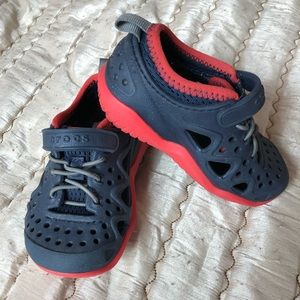 Boys crocs navy and orange size 7